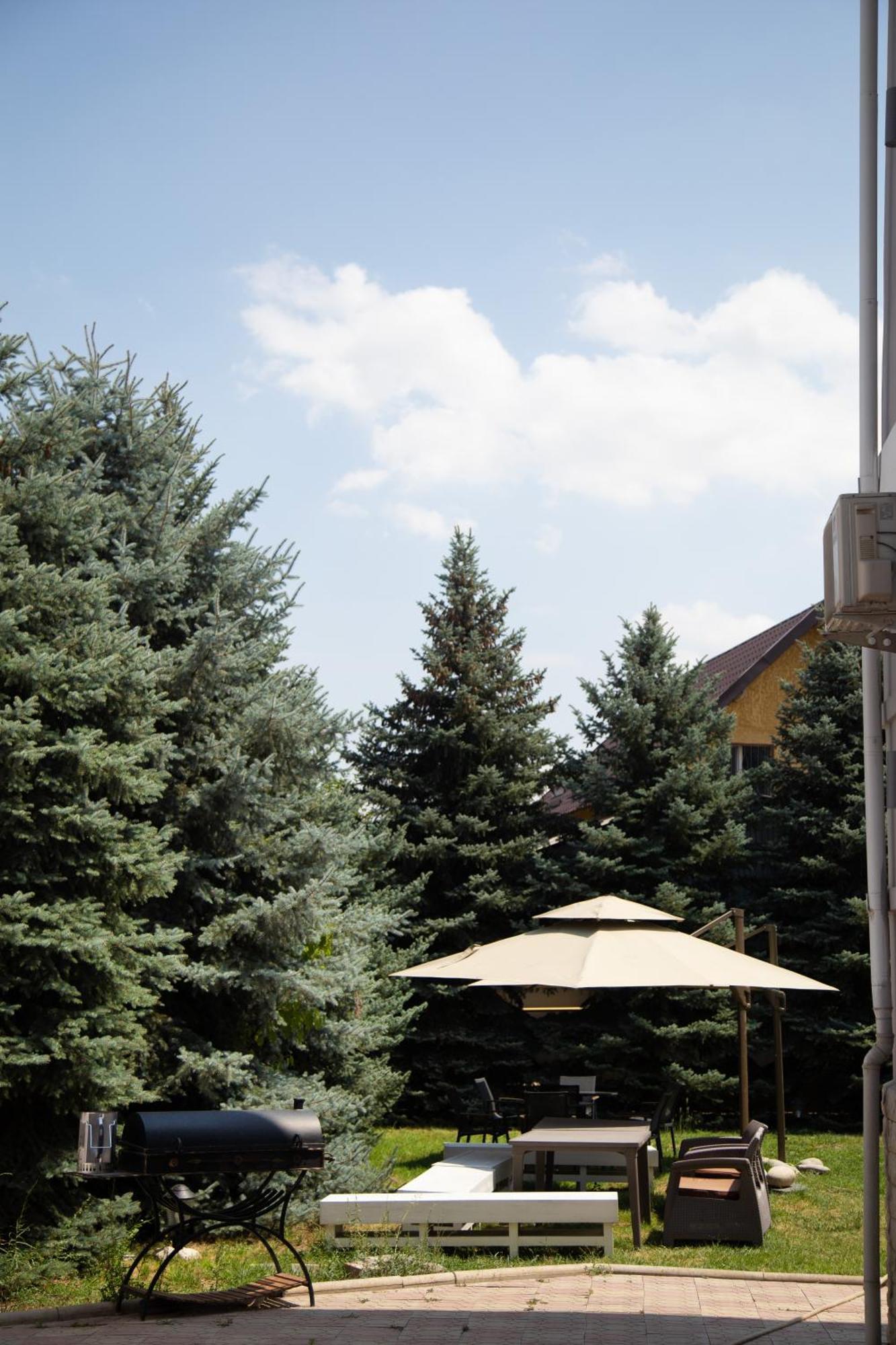 People Guest House Bishkek Exterior photo