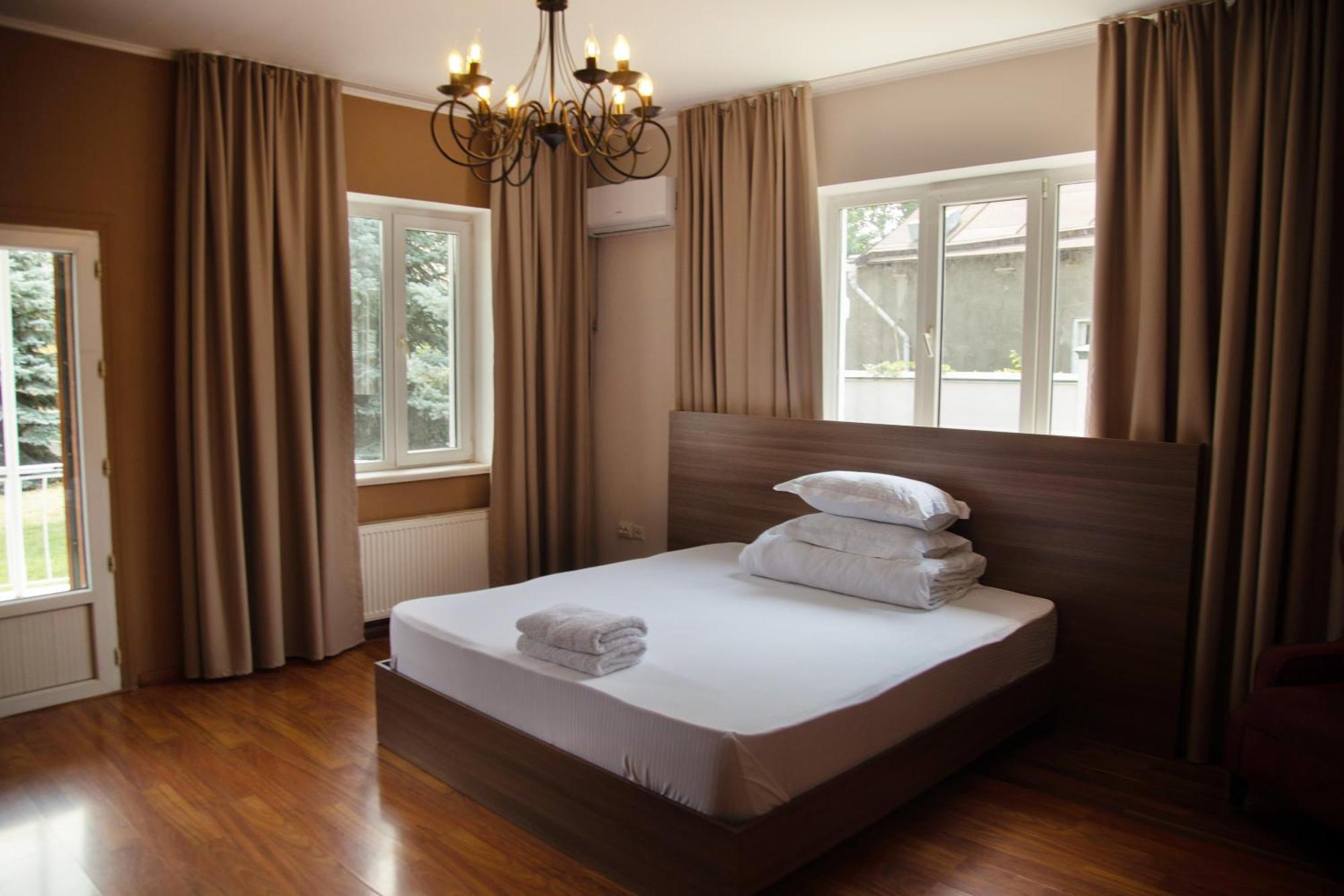 People Guest House Bishkek Exterior photo